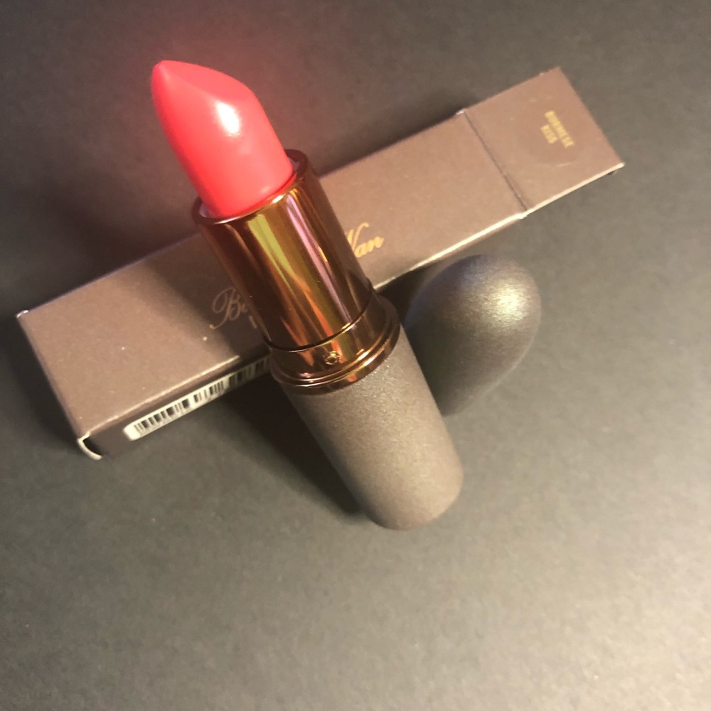 MAC Bao Bao Wan “Burmese Kiss”